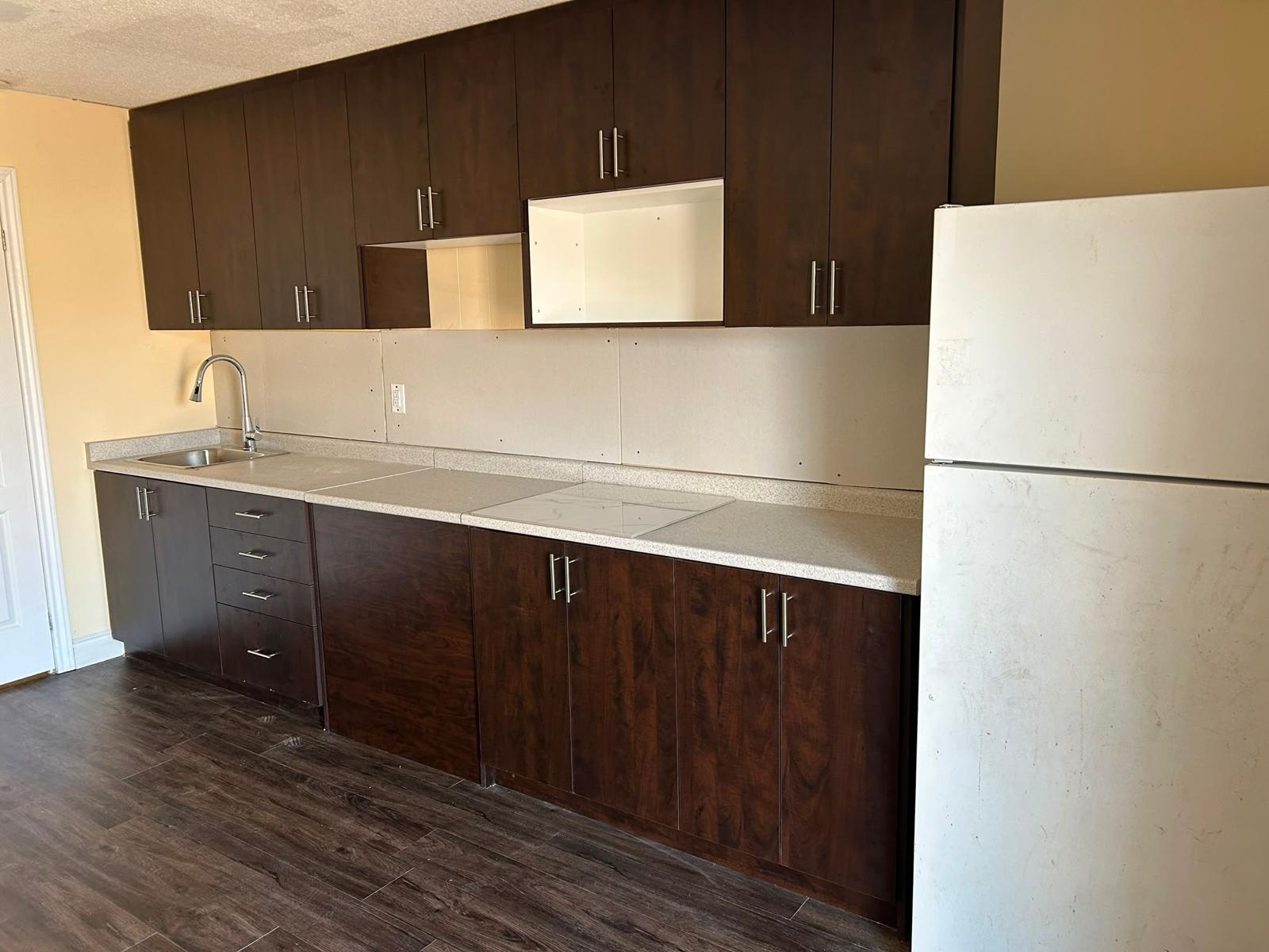 New dark cabinet kitchen installation
